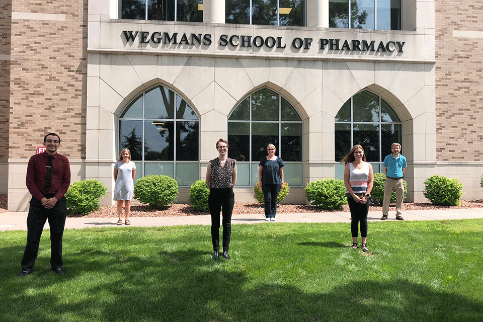 The Wegmans School of Pharmacy news residents with their faculty advisors.