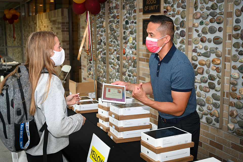 Dr. Ramil Sapinoro helped distribute iPads to first-year students in the fall.