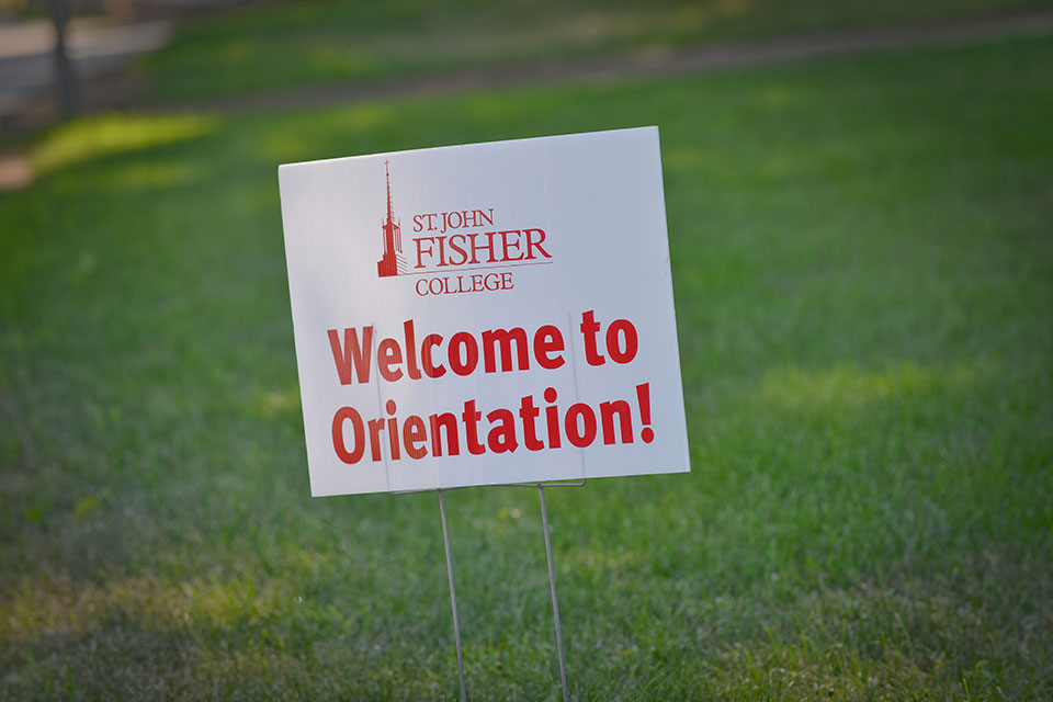 A sign welcomes students to orientation.